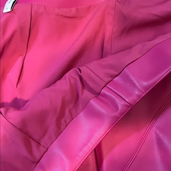 BCBG Fuchsia Faux Leather Mini Skirt Small - Picture 5 of 6
